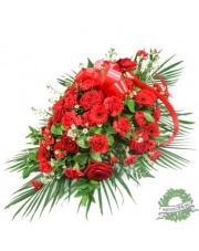 Wieniec pogrzebowy z kwiatów w kolorze czerwonym
