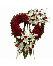 Wieniec pogrzebowy serce z czerwonych róż i białych lilii – na stojaku