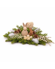 Wielkanocny stroik na grób z zajączkiem i baziami – z kwiatów sztucznych