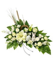 Wielkanocna wiązanka na grób z zajączkiem i białymi kwiatami – z kwiatów sztucznych