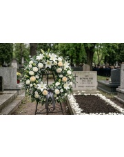 Kwiaty na pogrzeb świecki w Warszawie – etykieta, kompozycje i zasady